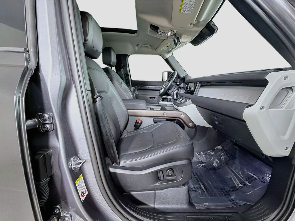 Used 2023 Gray Land Rover SE image 31