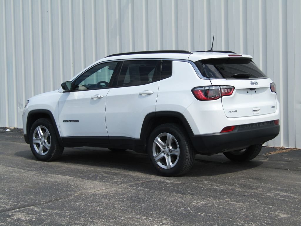 Used 2024 White Jeep Latitude image 5