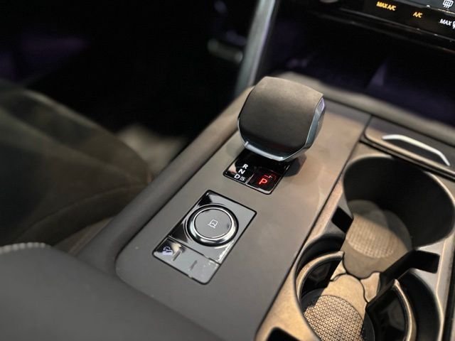 Used 2020 Blue Jaguar SE image 36