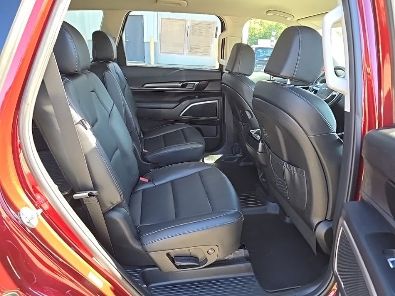 Used 2024 Red Kia S image 32