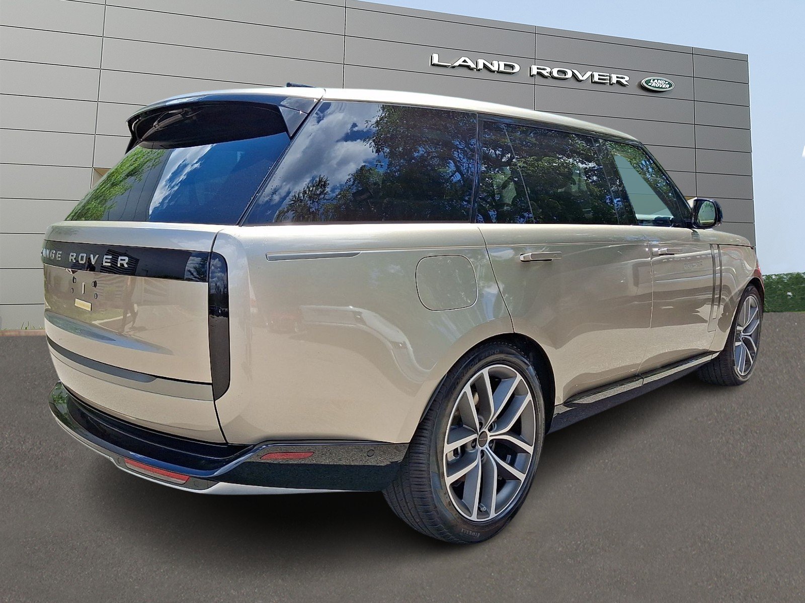 New 2026 Batumi Gold Land Rover P400 SE 7 Seat image 2