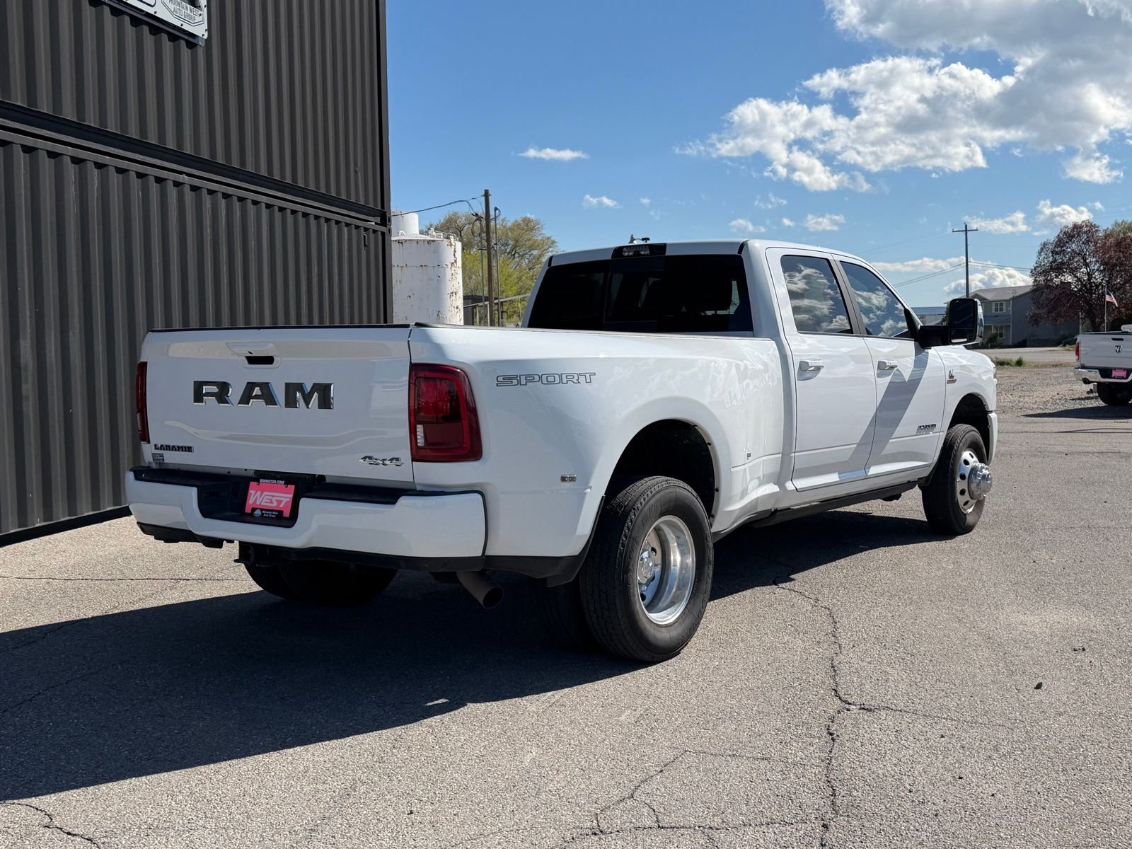 View vehicle photo 7