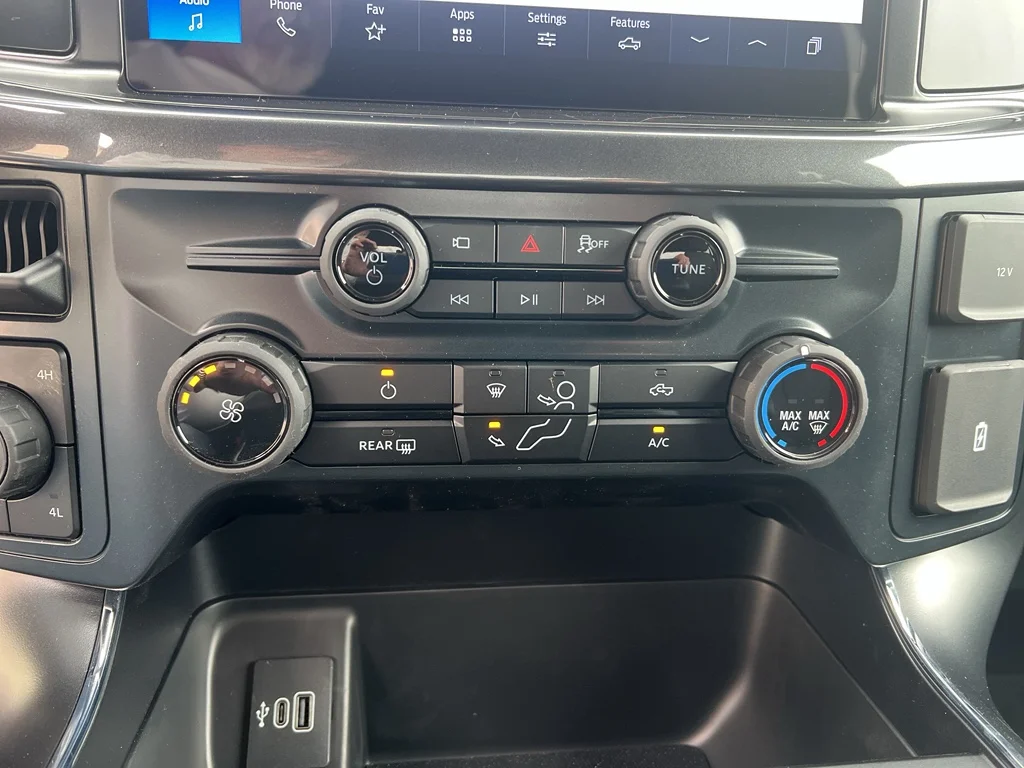 New 2026 Carbonized Gray Metallic Ford Lobo image 19