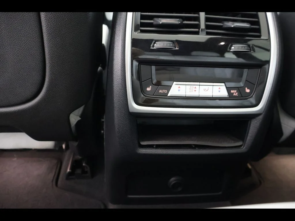 Used 2023 White BMW sDrive40i image 11