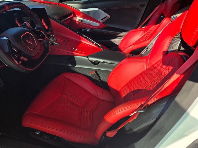 Used 2022 White Chevrolet Stingray image 9
