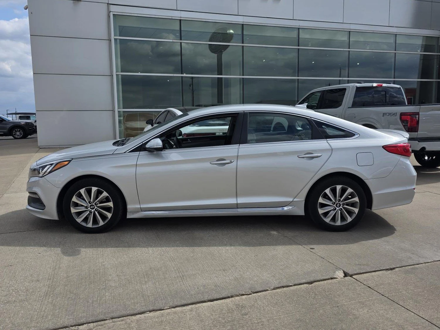 Used 2016 Symphony Silver Hyundai Sport image 3
