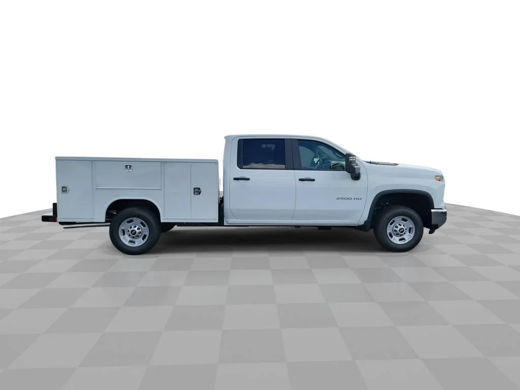 New 2026 Summit White Chevrolet WT image 9