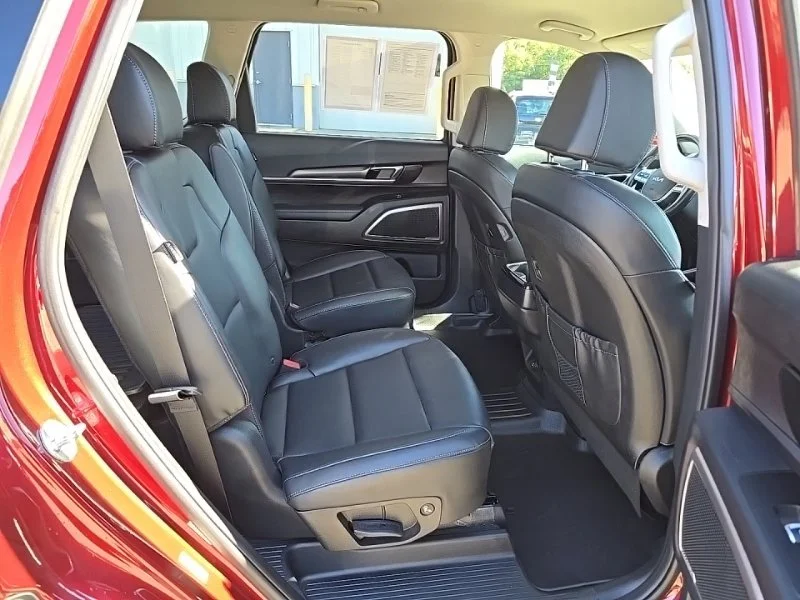 Used 2024 Red Kia S image 32