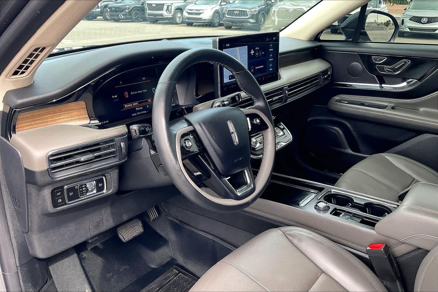 Used 2024 Asher Gray Metallic Clearcoat Lincoln Grand Touring image 16