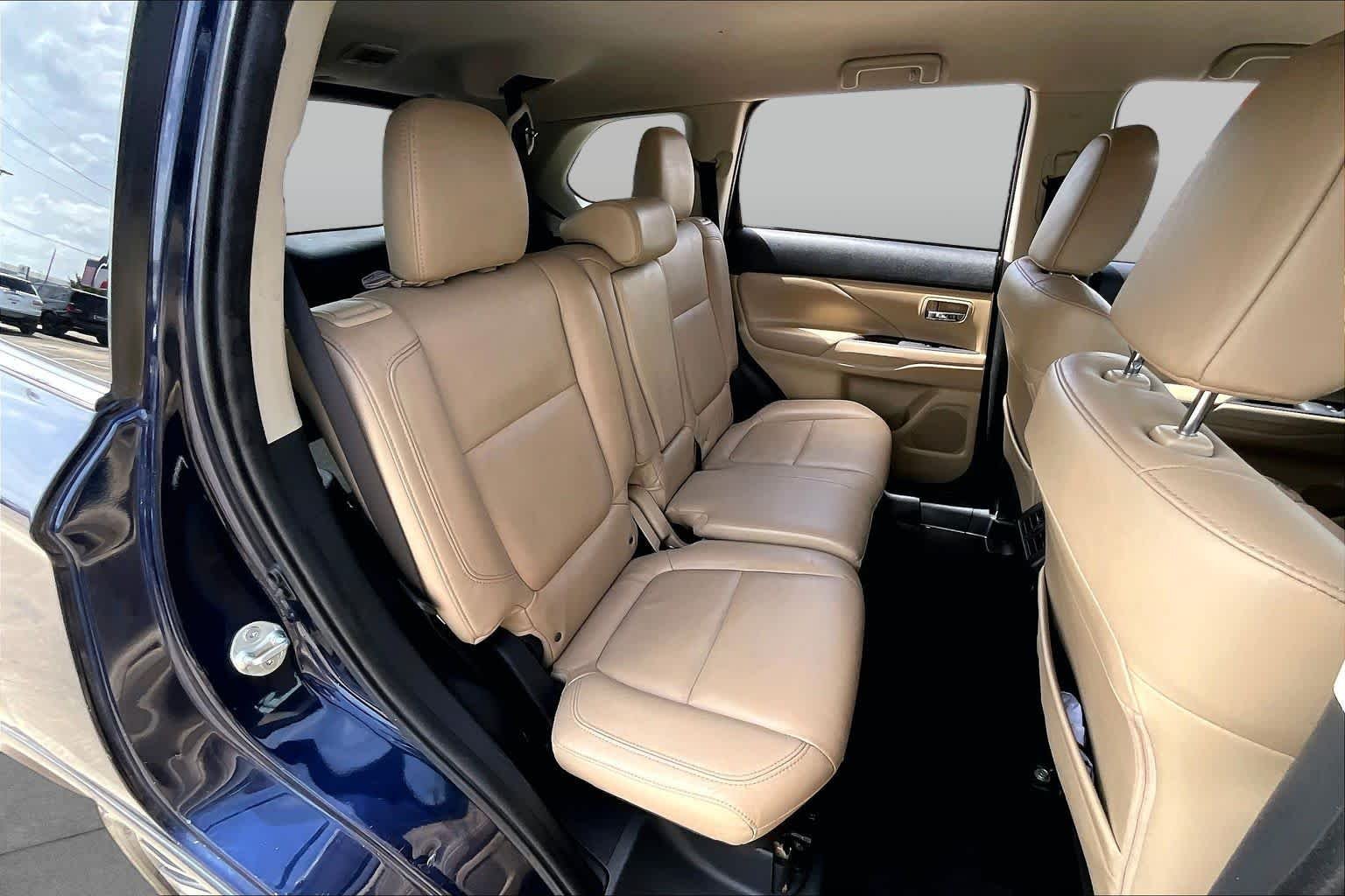 Used 2019 Cosmic Blue Metallic Mitsubishi SEL image 20