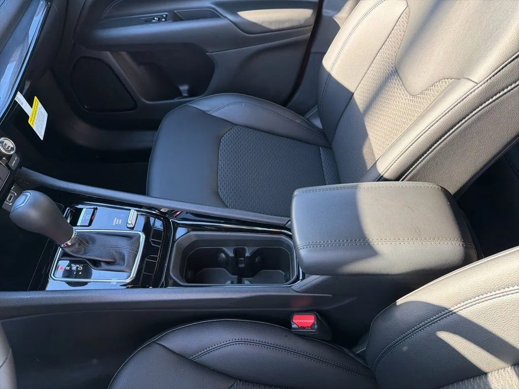 New 2026 Red Hot Pearl-Coat Exterior Paint Jeep Latitude image 39