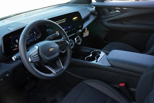 2025 Chevrolet Equinox EV LT - Photo 24
