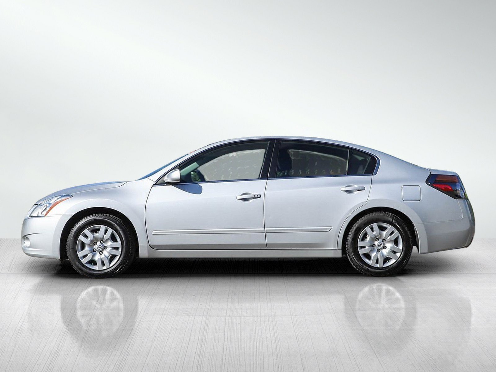 Used 2012 Nissan Altima S with VIN 1N4AL2AP2CN548694 for sale in Burnsville, Minnesota