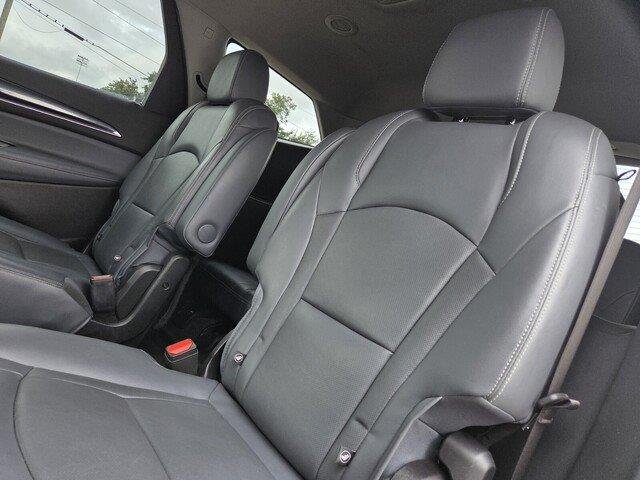 Used 2020 Summit White Buick Essence image 24