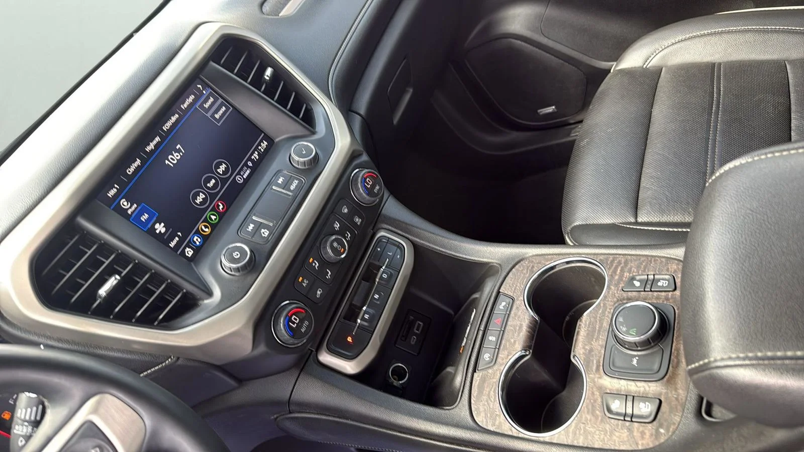 Used 2023 White GMC Denali image 21