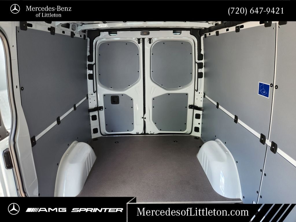 New 2026 Arctic+White Mercedes-Benz Cargo 144 WB image 31