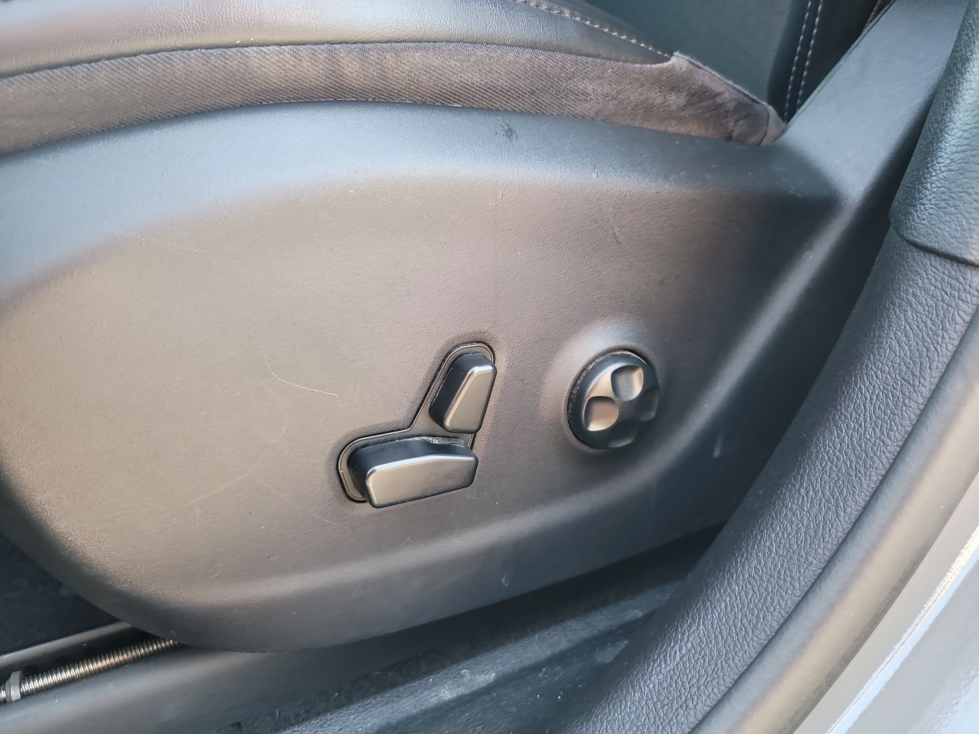 Used 2021 Sting-Gray Clearcoat Jeep Latitude Plus image 18