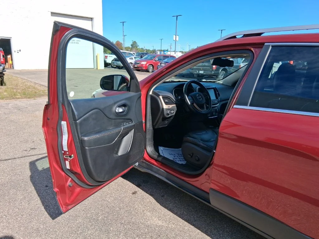 Used 2015 Deep Cherry Red Crystal Pearlcoat Jeep Limited image 11