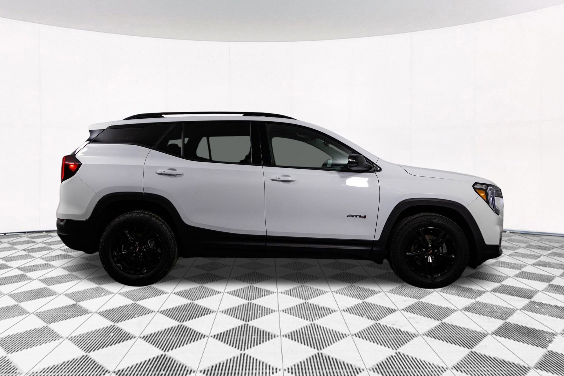 2023 GMC TERRAIN - Image 16