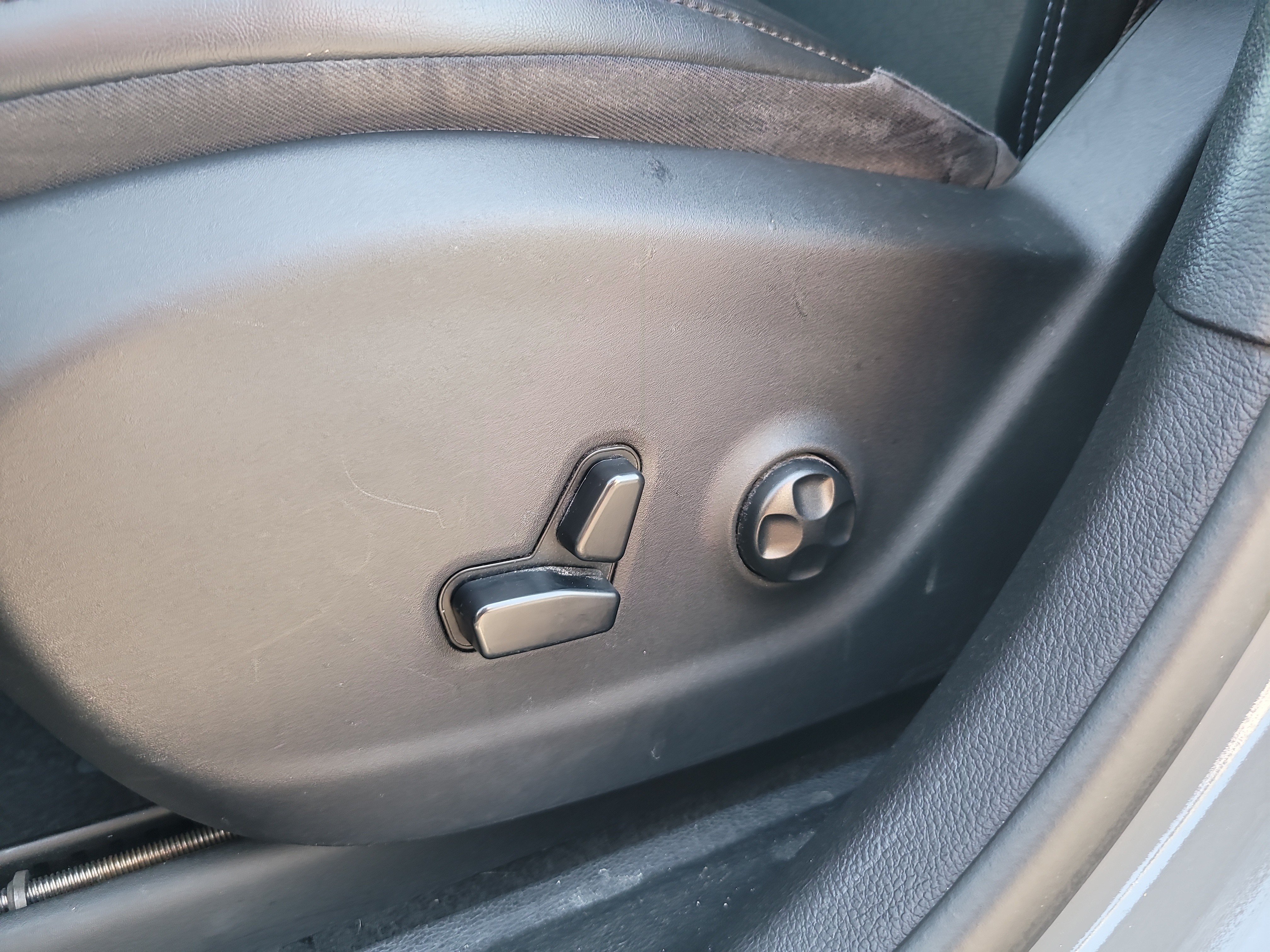 Used 2021 Sting-Gray Clearcoat Jeep Latitude Plus image 18