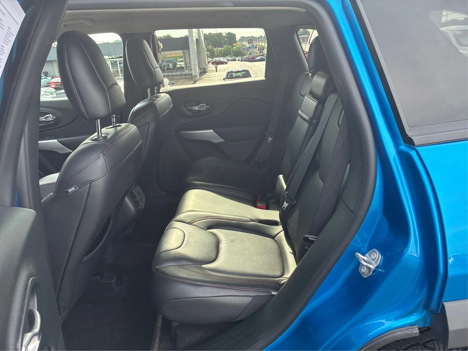 Used 2017 Hydro Blue Jeep Trailhawk L Plus image 10