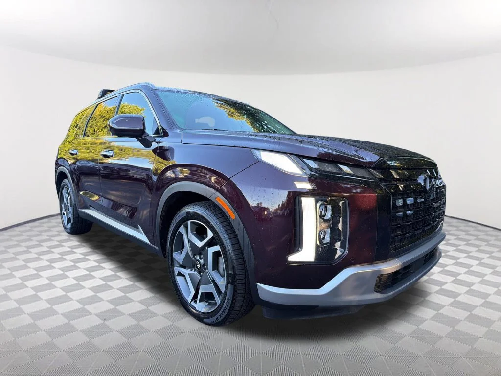 Used 2023 Red Hyundai SEL image 3