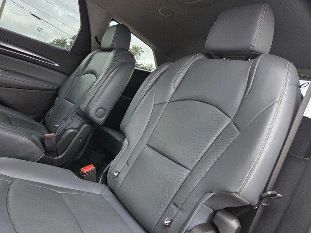 Used 2020 Summit White Buick Essence image 24