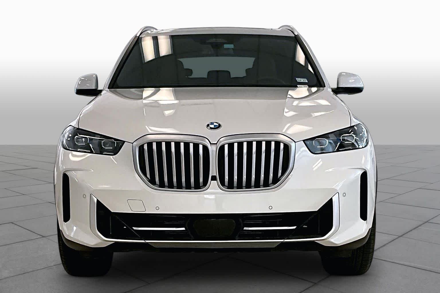Used 2025 Mineral White Metallic BMW sDrive40i image 3