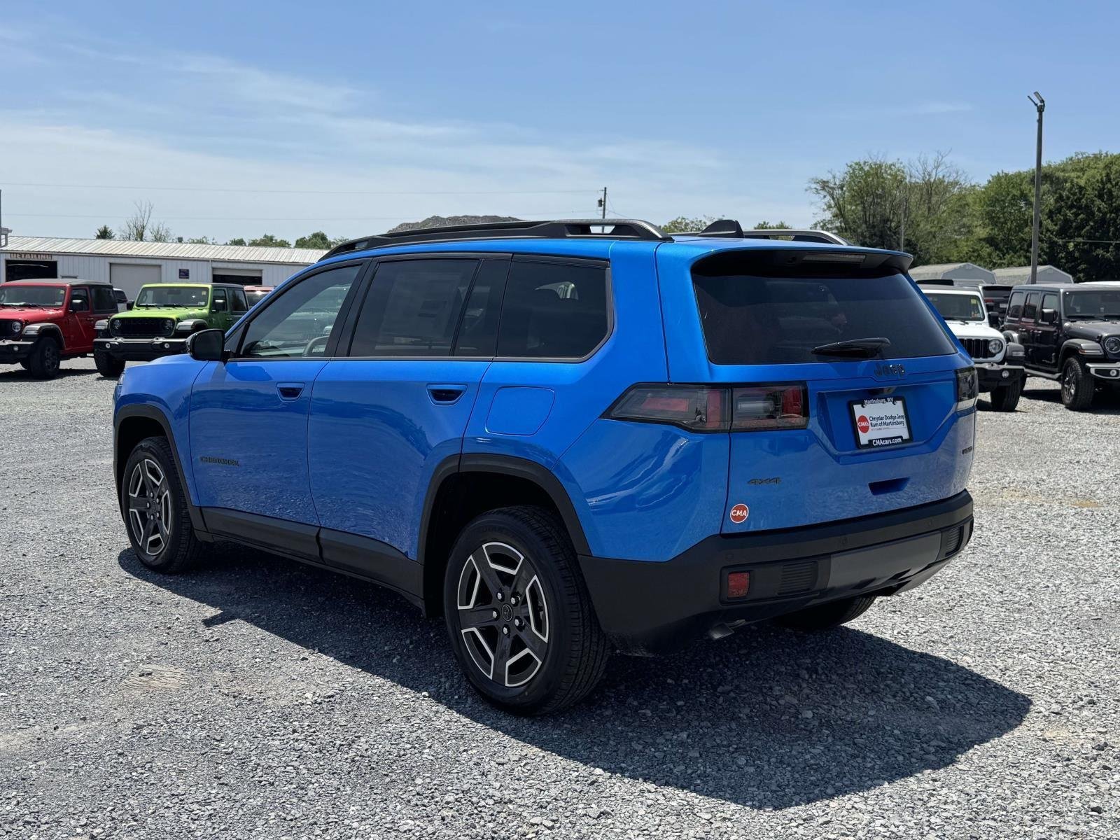 New 2026 Hydro Blue Pearl-Coat Exterior Paint Jeep Limited image 23
