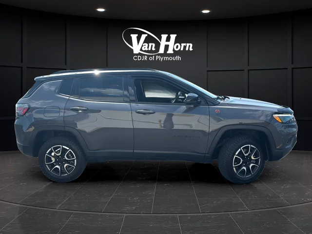 Used 2024 Gray Metallic Jeep Trailhawk image 8