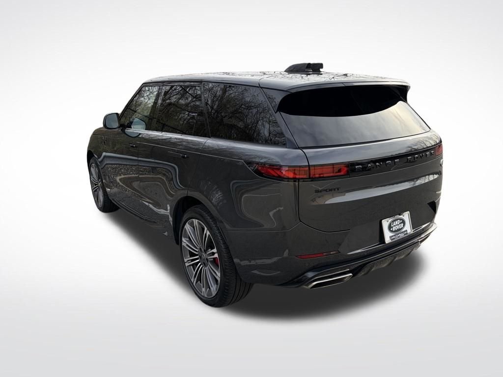 Used 2023 Gray Land Rover SE Dynamic image 6