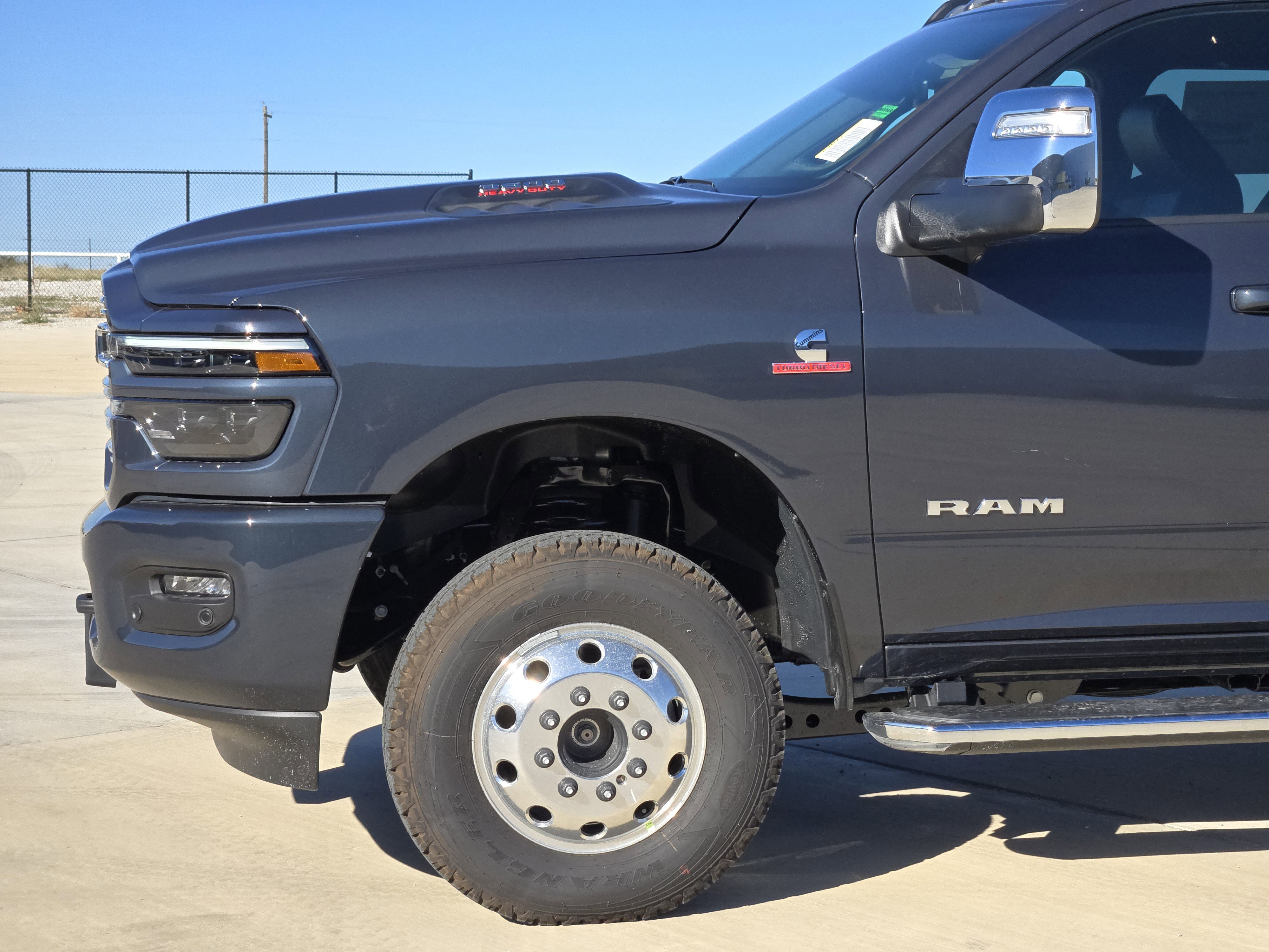 2026 RAM 3500 Laramie - Photo 6
