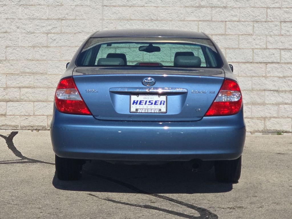Used 2004  Toyota XLE image 12