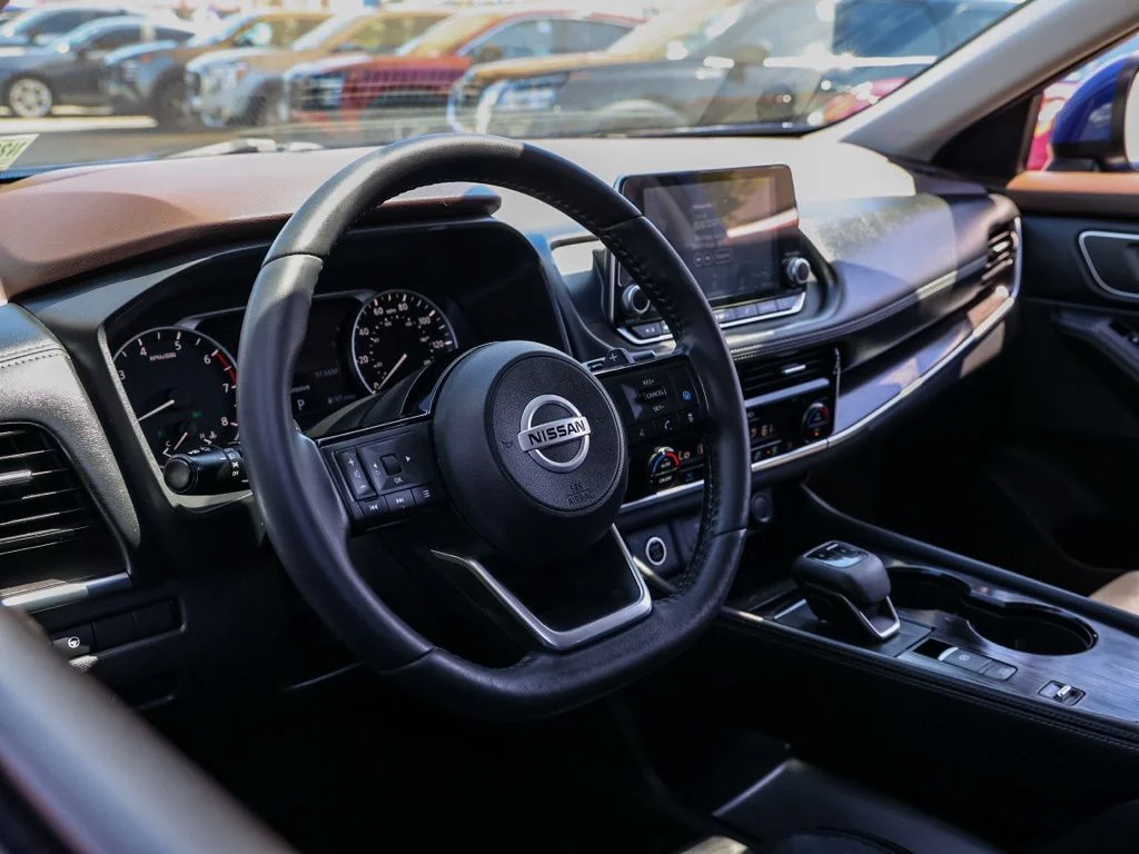 Used 2021 Blue Nissan SL image 11