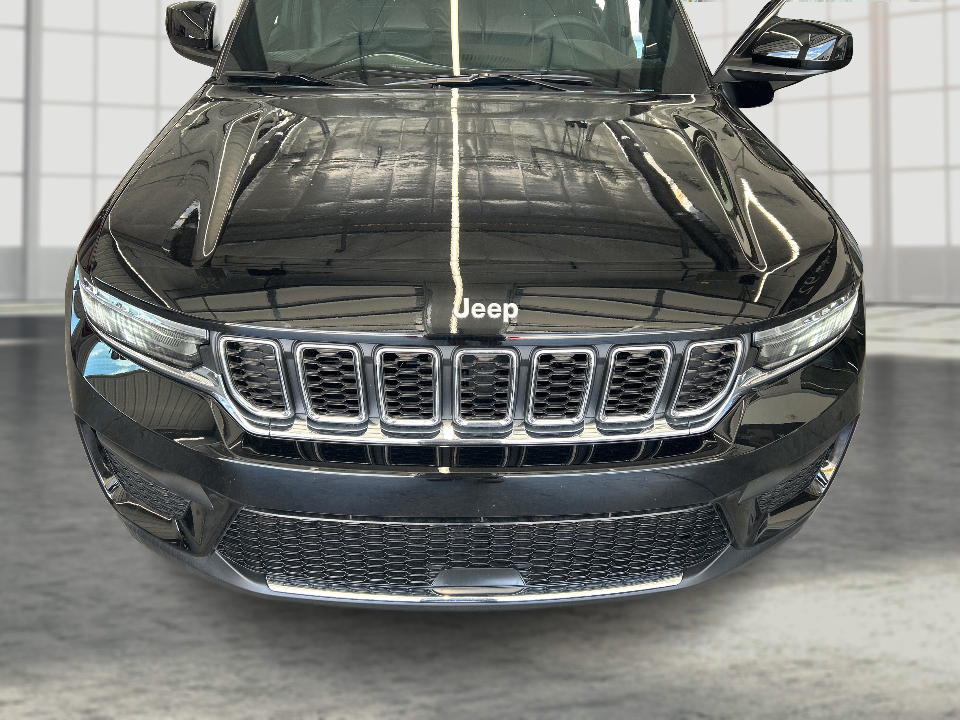 New 2026 Diamond Black Crystal Pearlcoat Jeep Laredo image 20