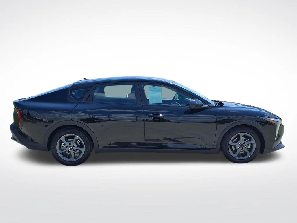 Used 2025 Black Kia LXS image 10