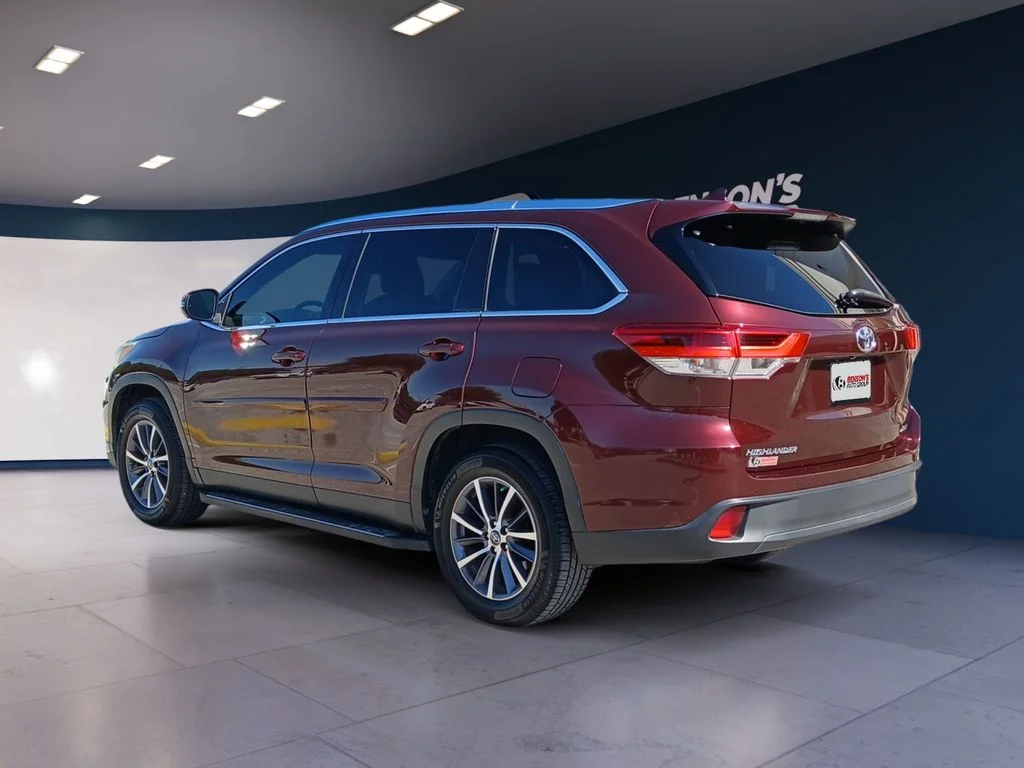 Used 2019 Red Toyota XLE image 3