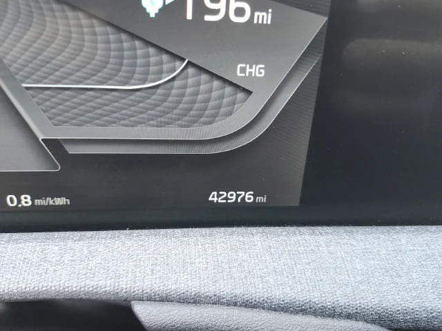 Used 2022 White Kia Wind image 38