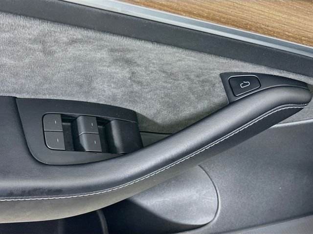 Used 2022 White Tesla Long Range image 17