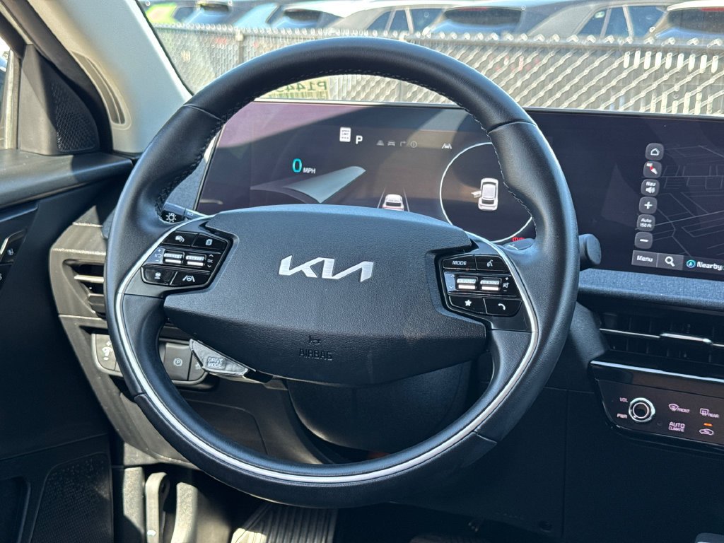 Used 2024 White Kia Light image 21