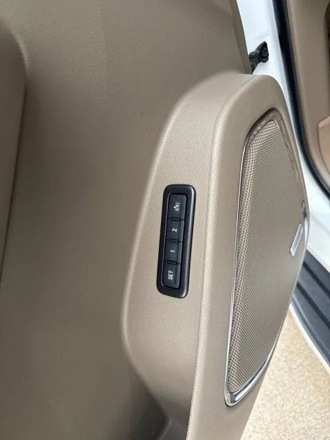 Used 2018 SUMMIT WHITE GMC SLT image 11