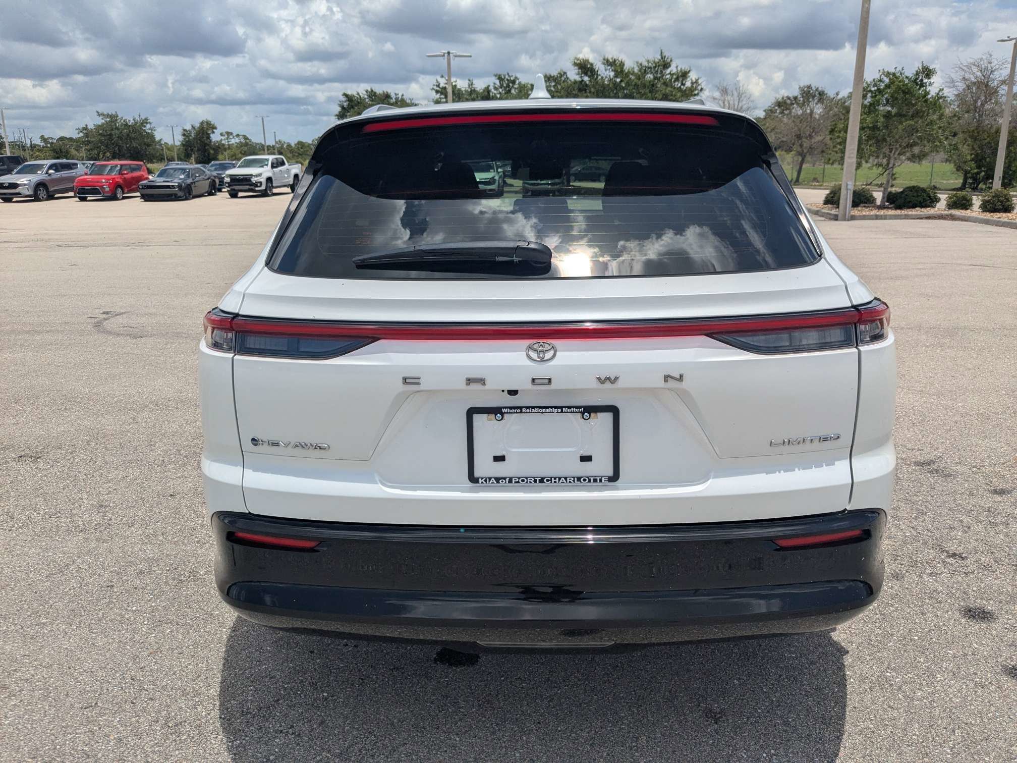 Used 2025 Oxygen White Toyota Limited image 6