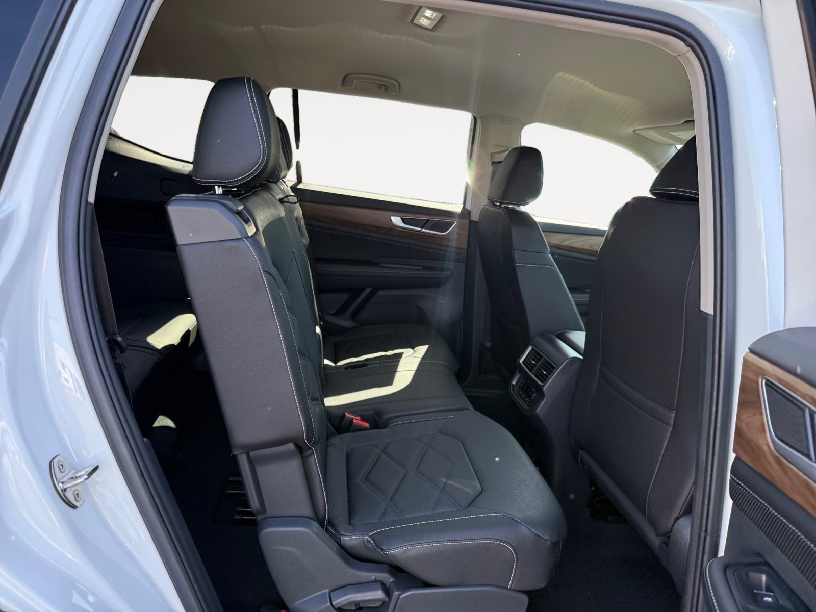 New 2026 Opal White Pearl Volkswagen 2.0T SE image 18