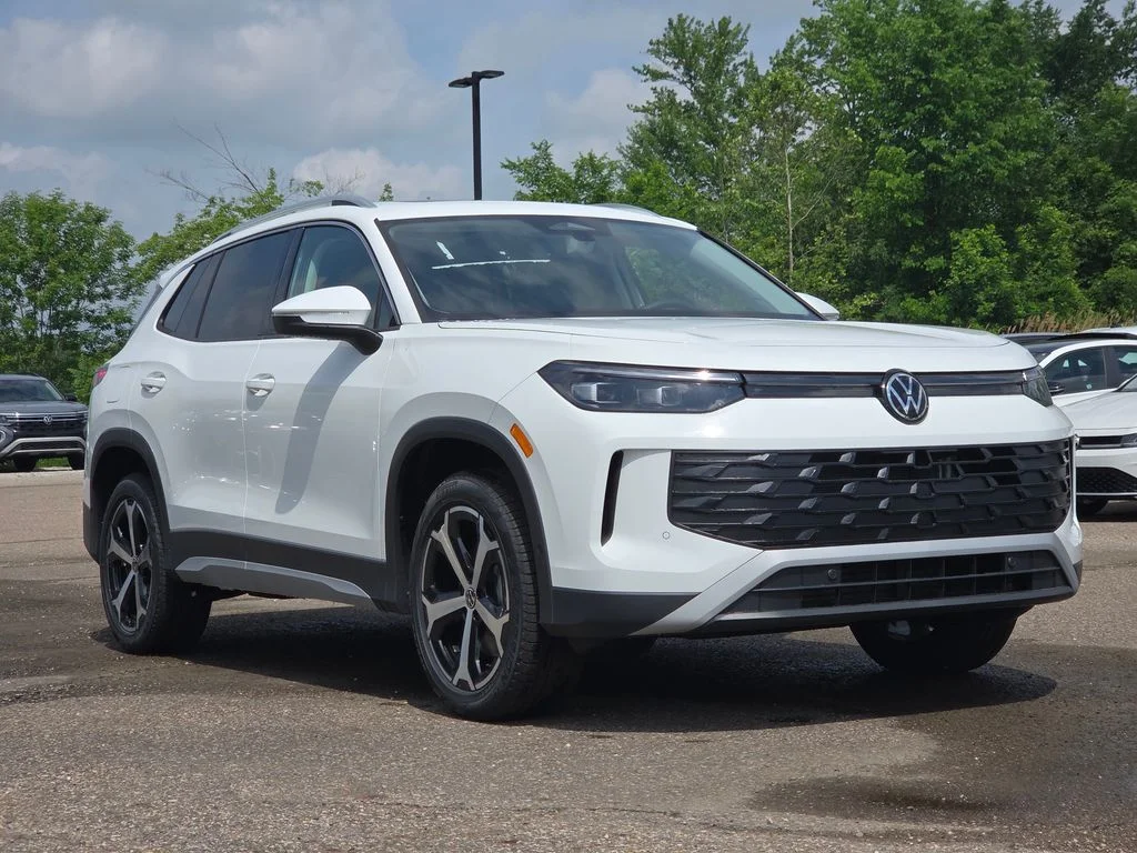 New 2026 Pure White Volkswagen 2.0T SE image 2