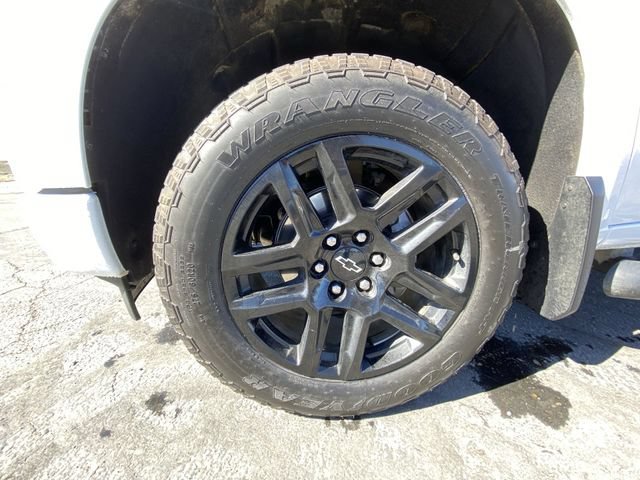 Used 2024 Summit White Chevrolet RST image 10
