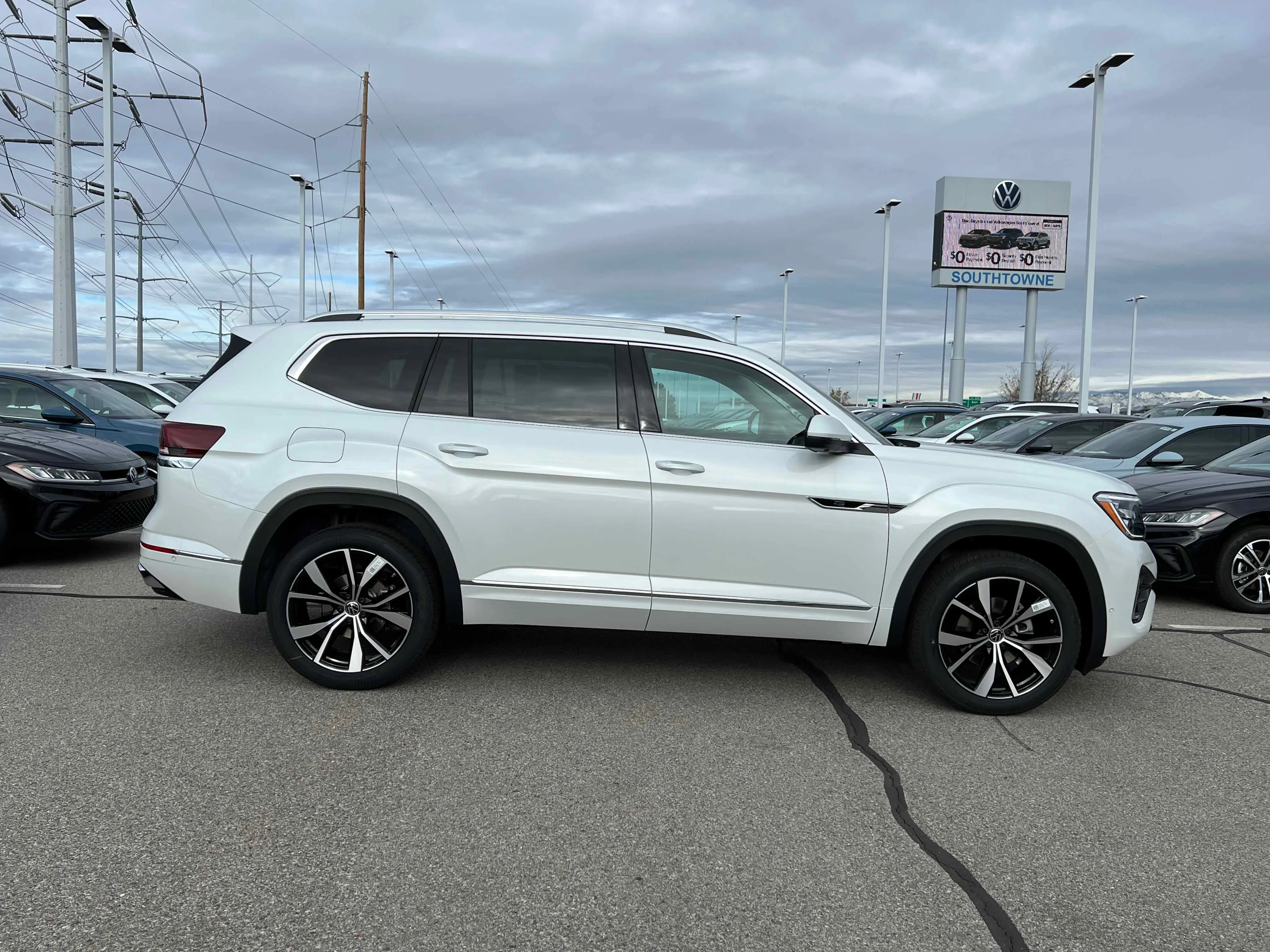 New 2026 Opal White Volkswagen 2.0T SEL Premium R-Line image 2