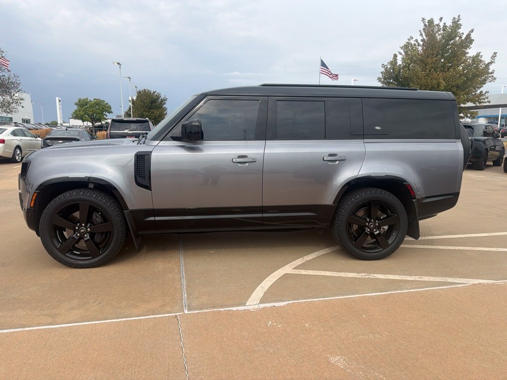 Used 2024 Gray Land Rover X-Dynamic SE image 2