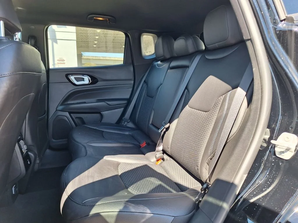 New 2026 Diamond Black Crystal Pearlcoat Jeep Latitude image 11