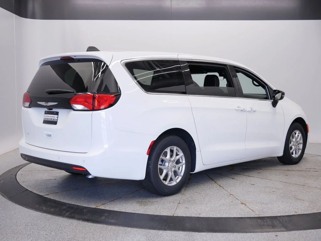 New 2026 Bright White Clear-Coat Exterior Paint Chrysler LX image 6