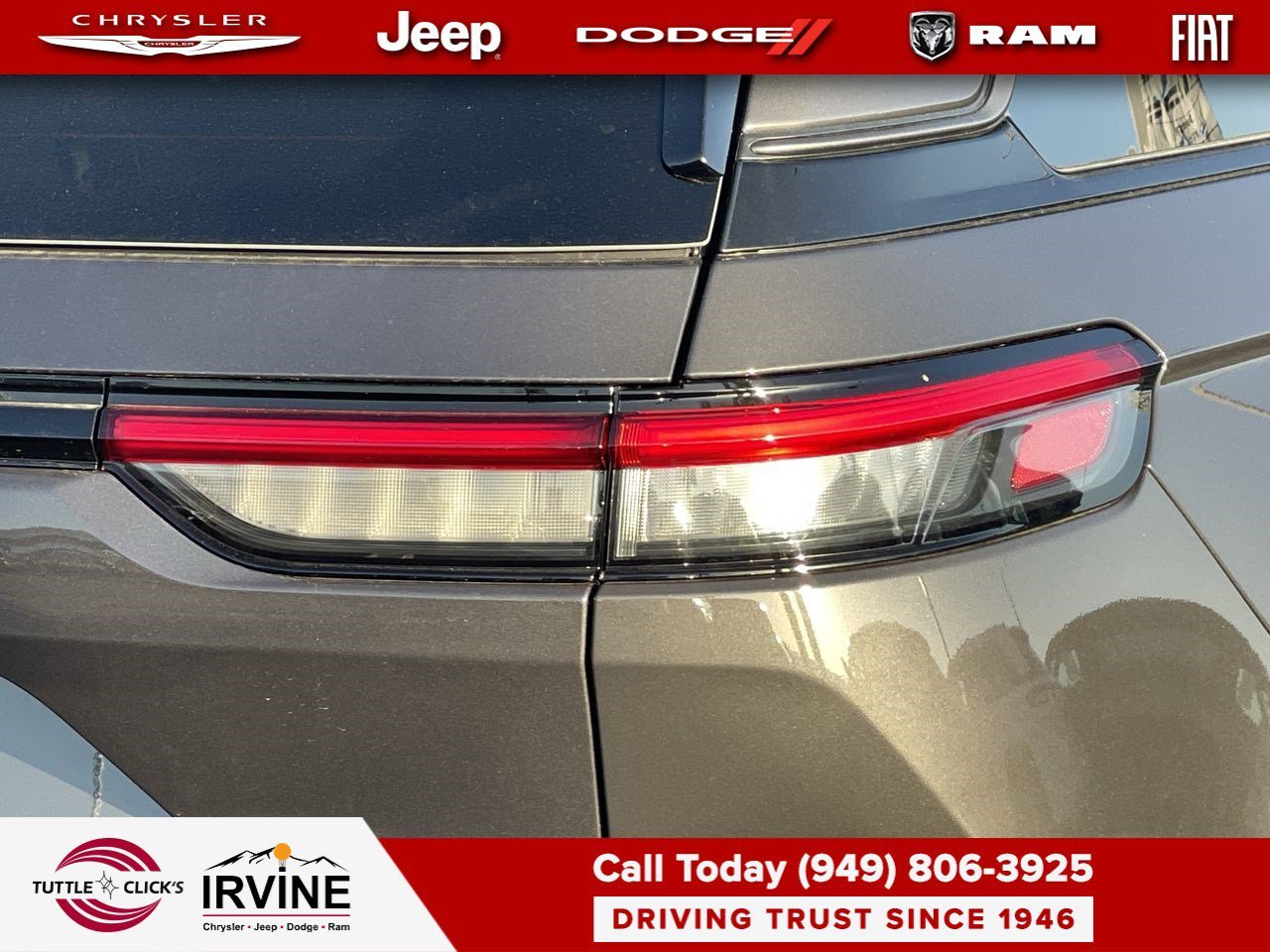 New 2026 Baltic Gray Metallic Clear-Coat Exterior Paint Jeep Laredo Altitude image 9